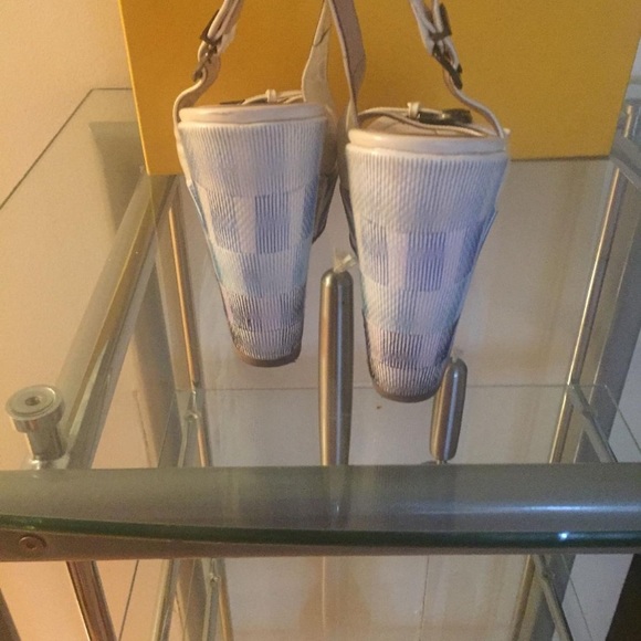 In good condition - Picture 2 of 3